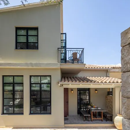 Hébergement de vacances Petra House - Renovated Stone With Courtyard Perama (Corfu)