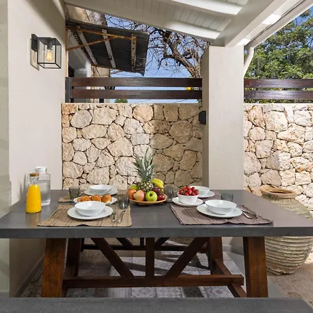 Petra House - Renovated Stone With Courtyard *